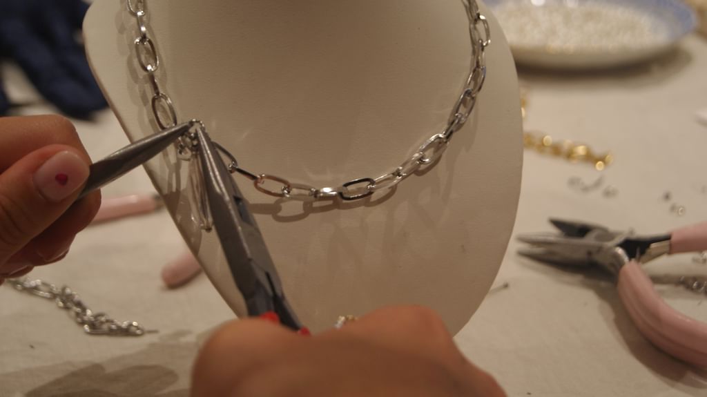 Warsztaty Upcykling biżuterii - naszyjnik z charmsami Flink concept