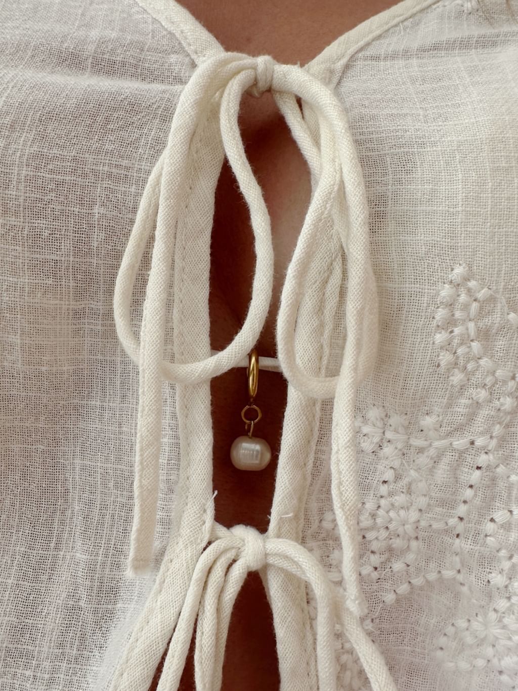 Charms na bikini prosta perła 