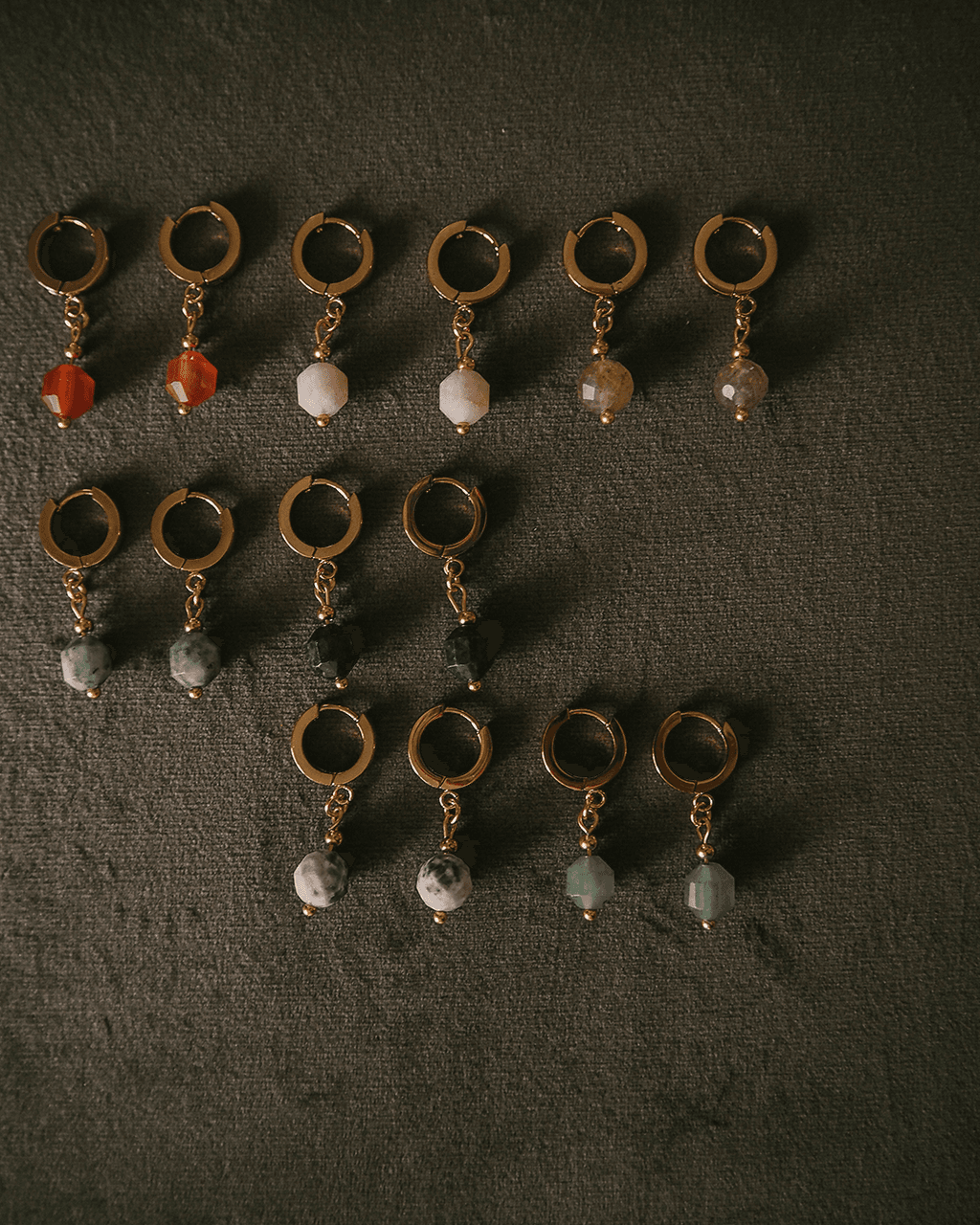  Kolczyki z zawieszką z kamienia naturalnego lapis lazuli