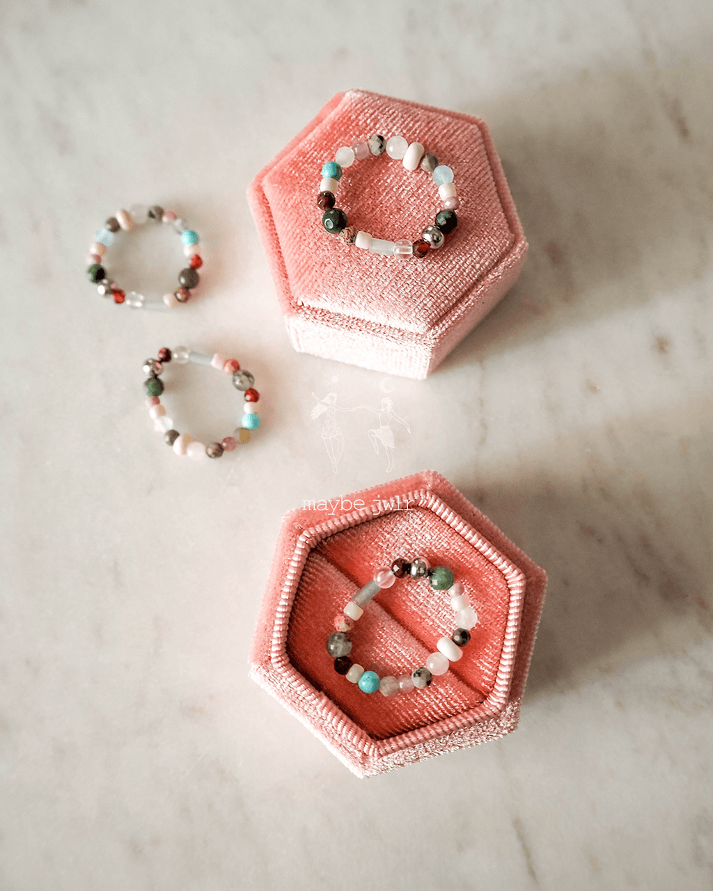 Funky pierścionek z kamieniem