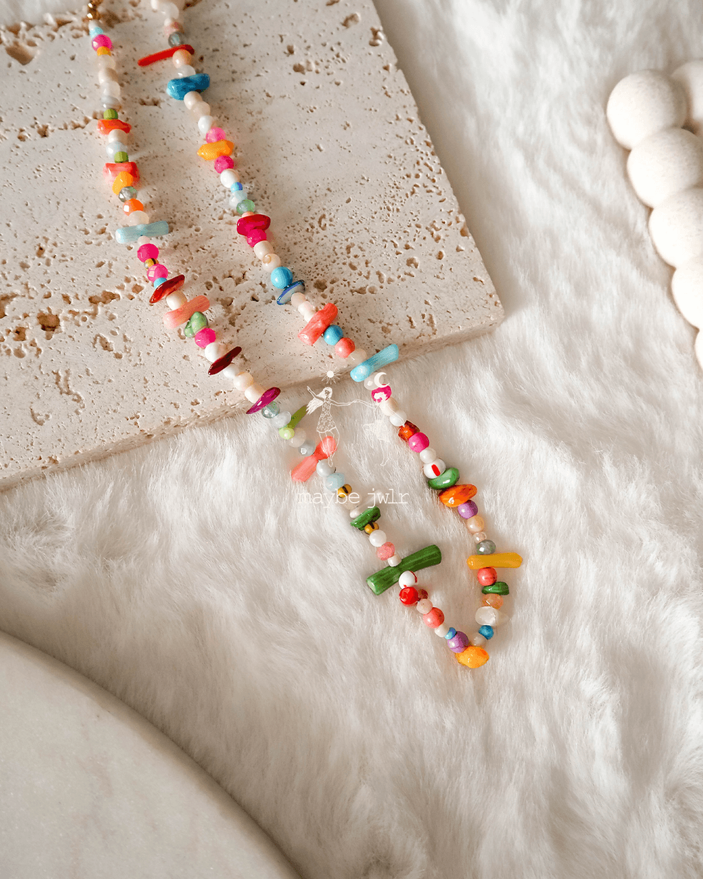 Nieregularny naszyjnik z muszli i kamieni