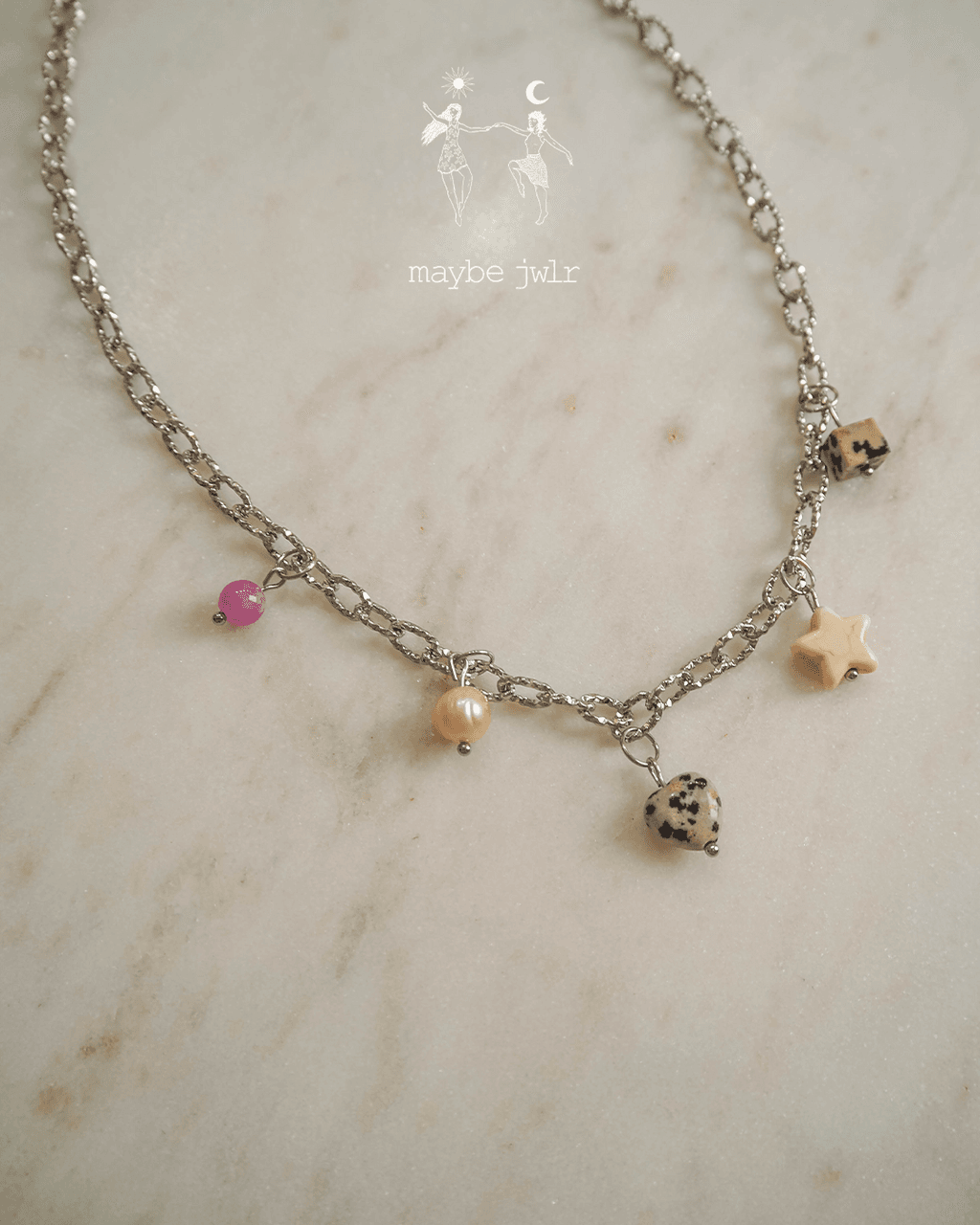  Srebrny naszyjnik z zawieszkami z kamieni