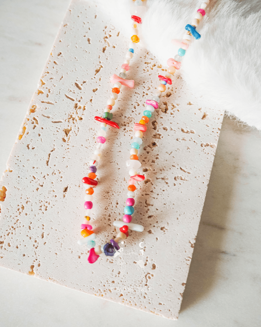 Naszyjnik z nieregularnych kamieni