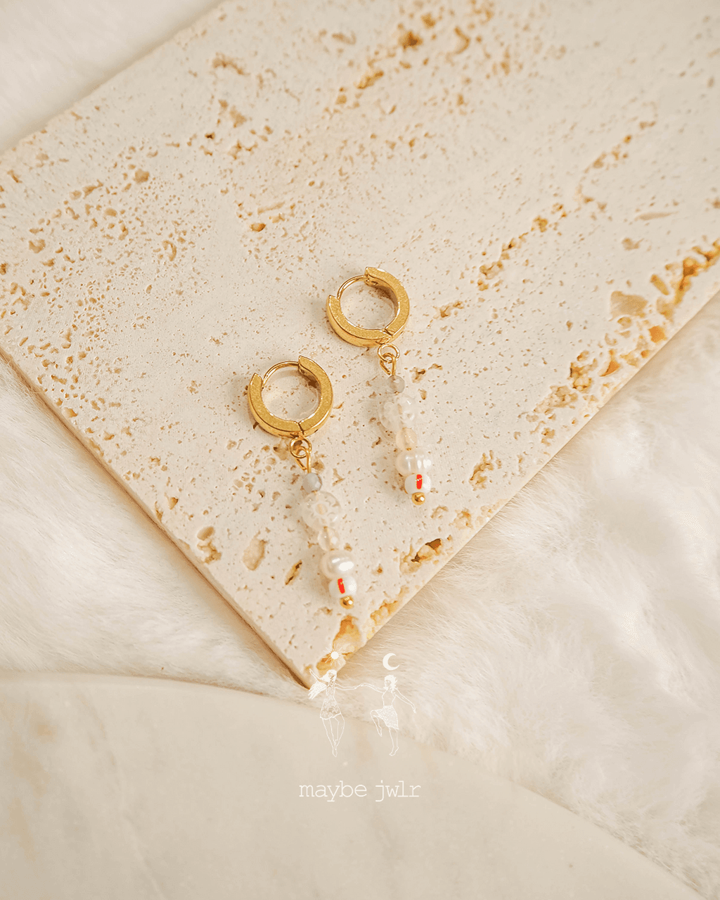 Kolczyki złote z zawieszkami z kamieni