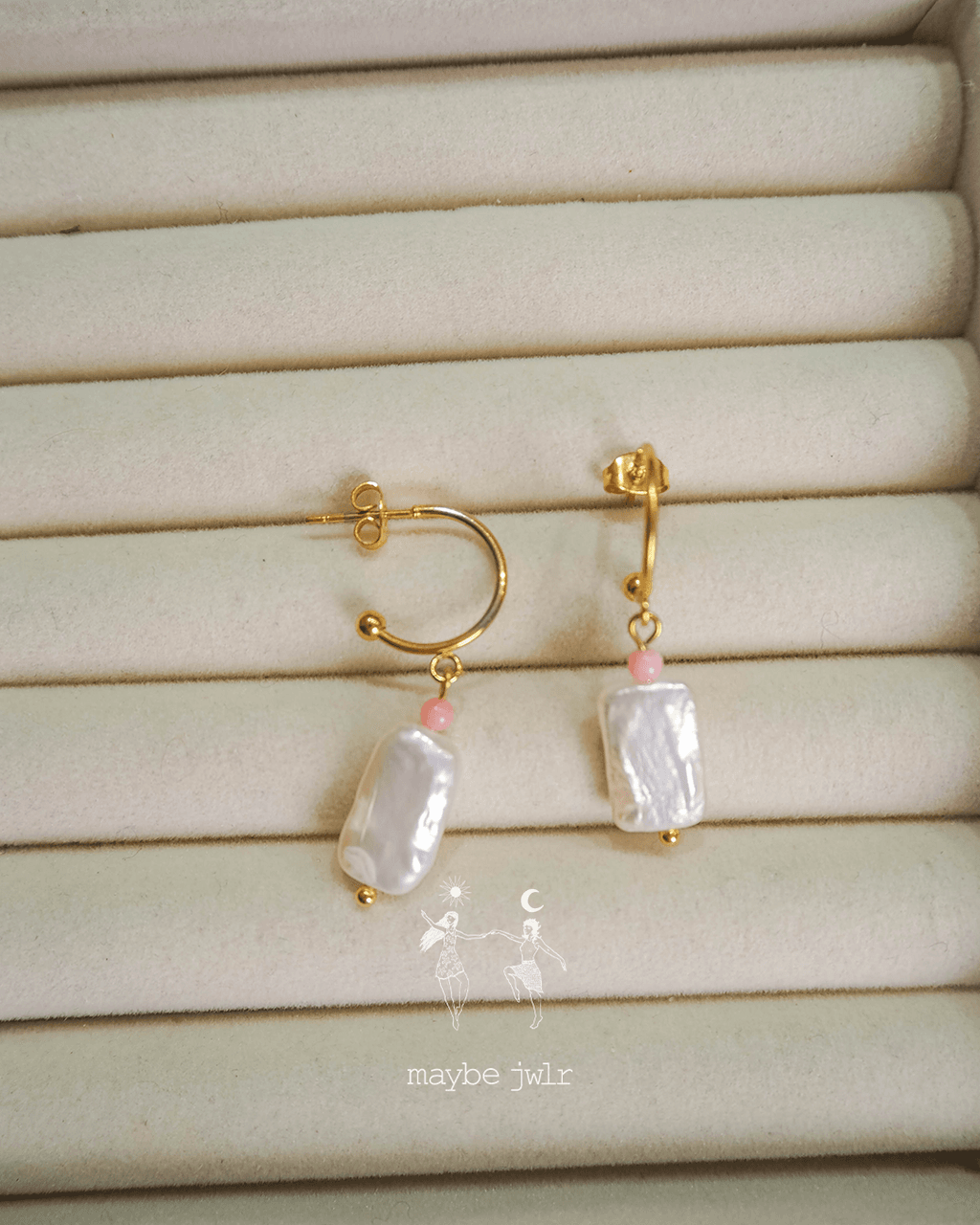 Kolczyki złote wiszące z perłą