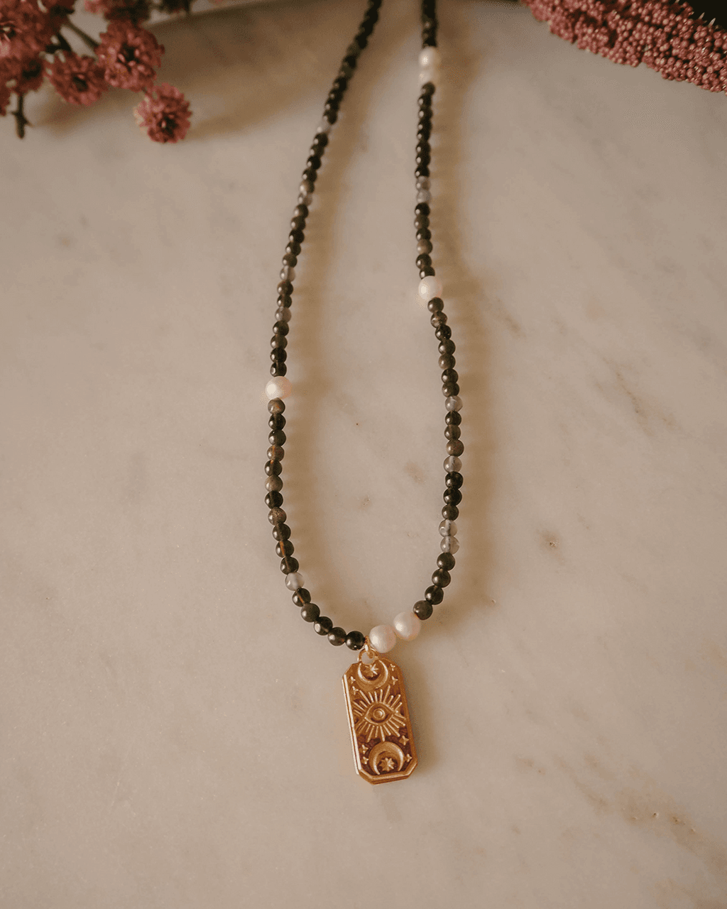 Naszyjnik ze złotego obsydianu z zawieszką