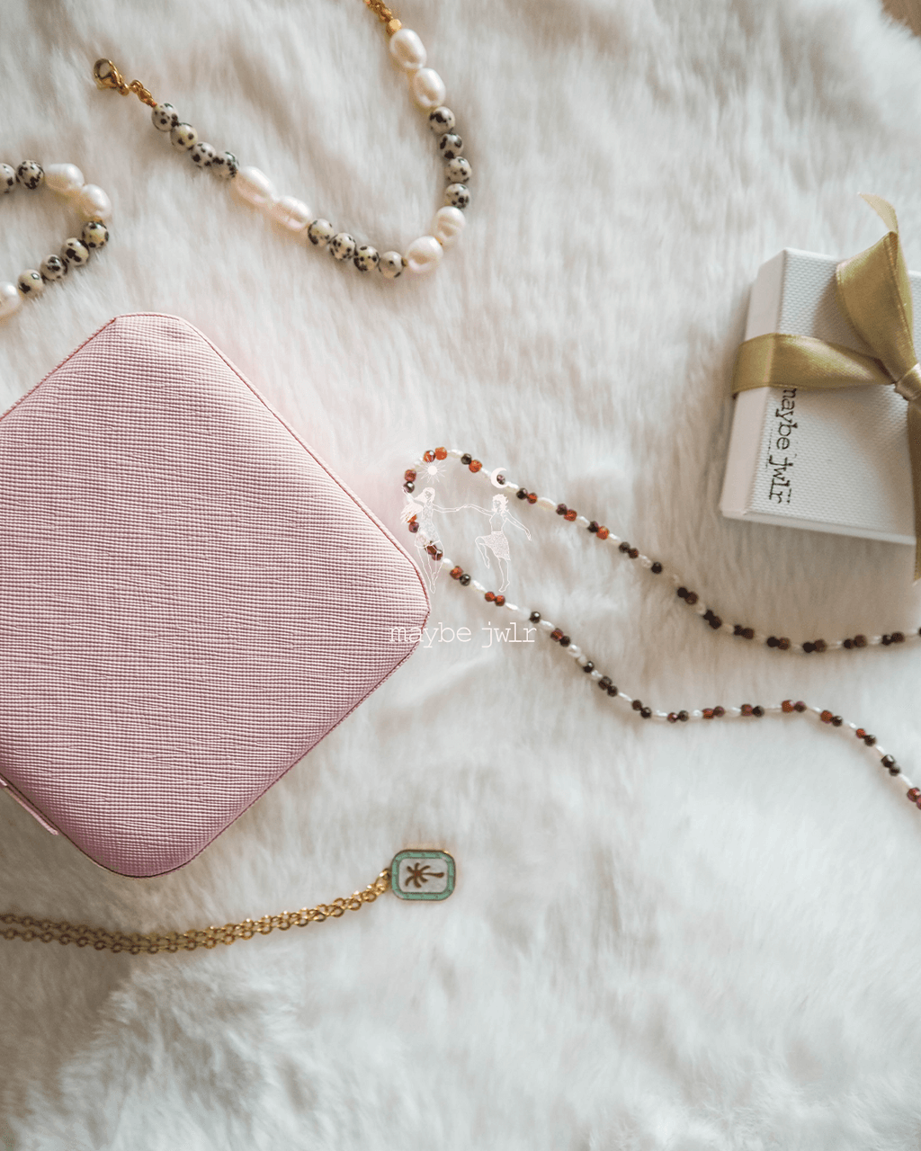 Mała szkatułka pudełko organizer na biżuterie