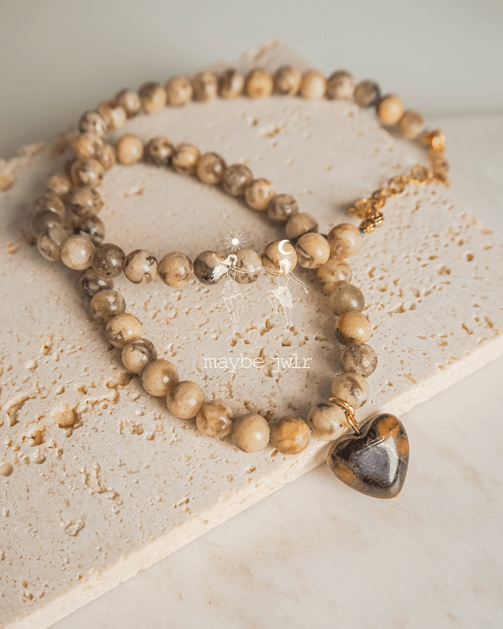  Naszyjnik z jasnych kamieni agat z serduszkiem