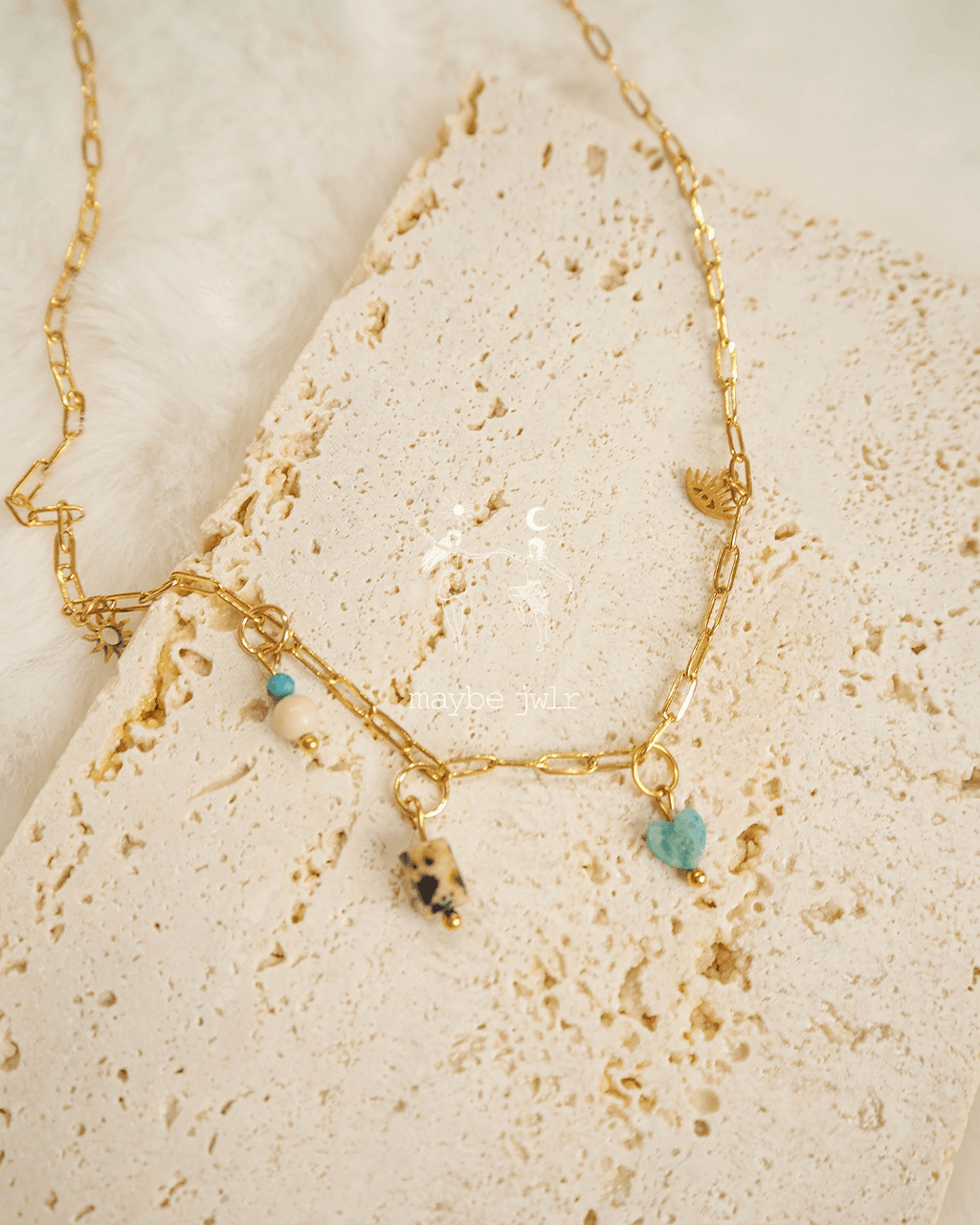 Naszyjnik z zawieszkami z kamieni