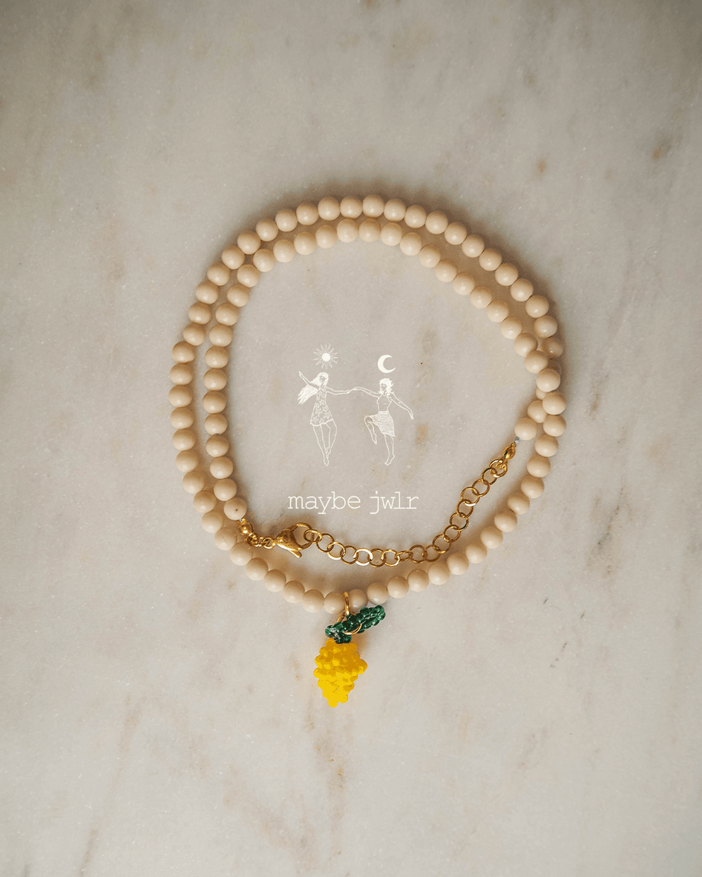 Naszyjnik z jasnych kamieni rzecznych z cytrynką