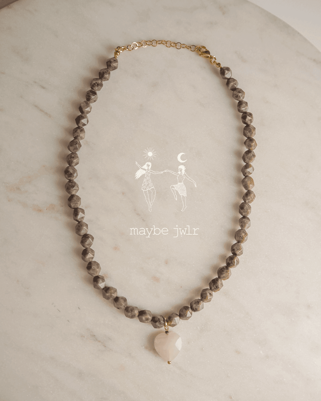 Naszyjnik z ciemnych kamieni jaspis z serduszkiem