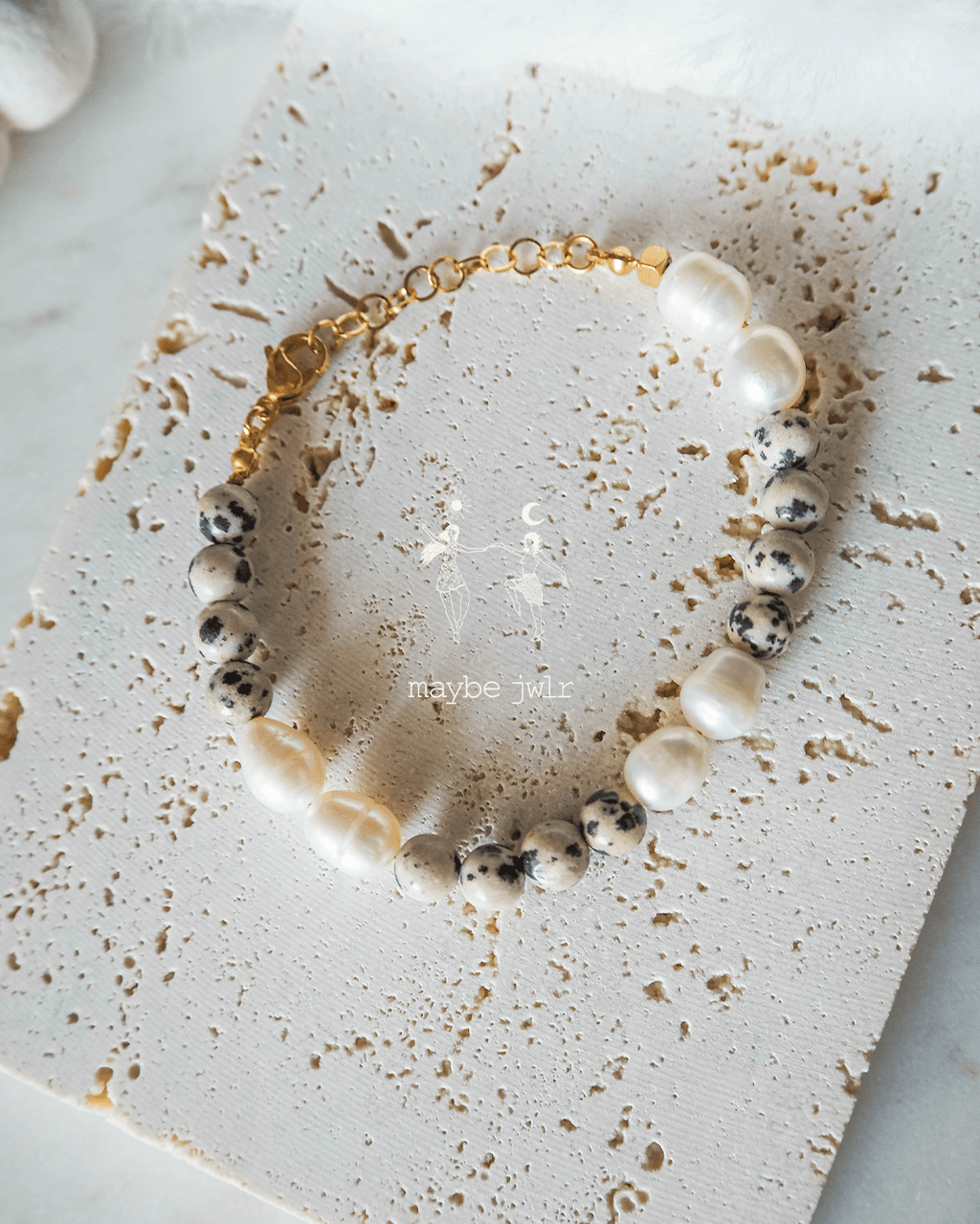 Bransoletka z jaspisów dalmatyńczyków