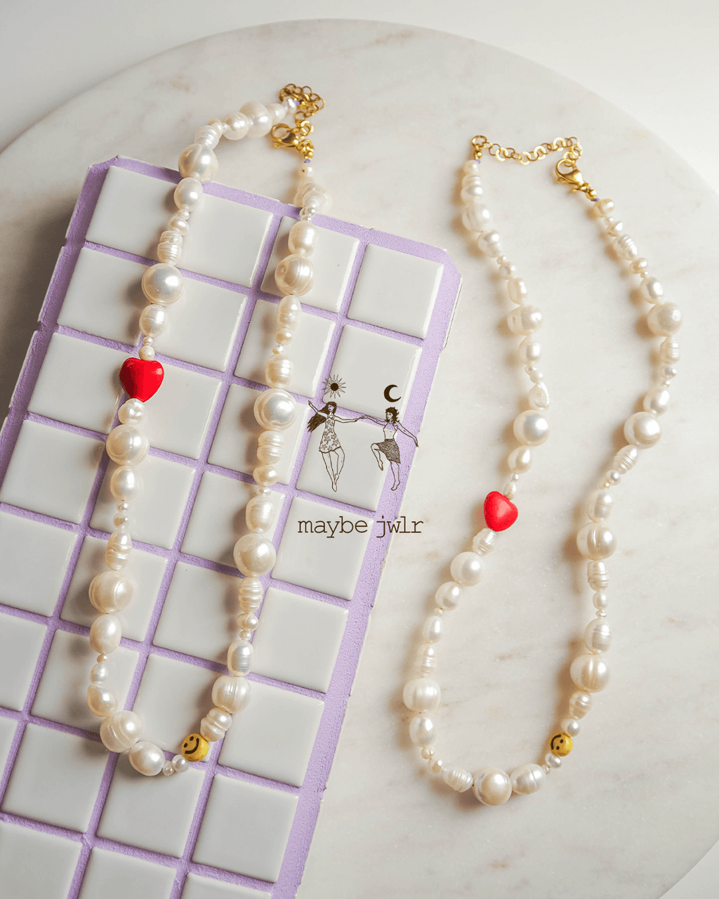 Nieregularny naszyjnik z pereł z sercem i uśmiechem