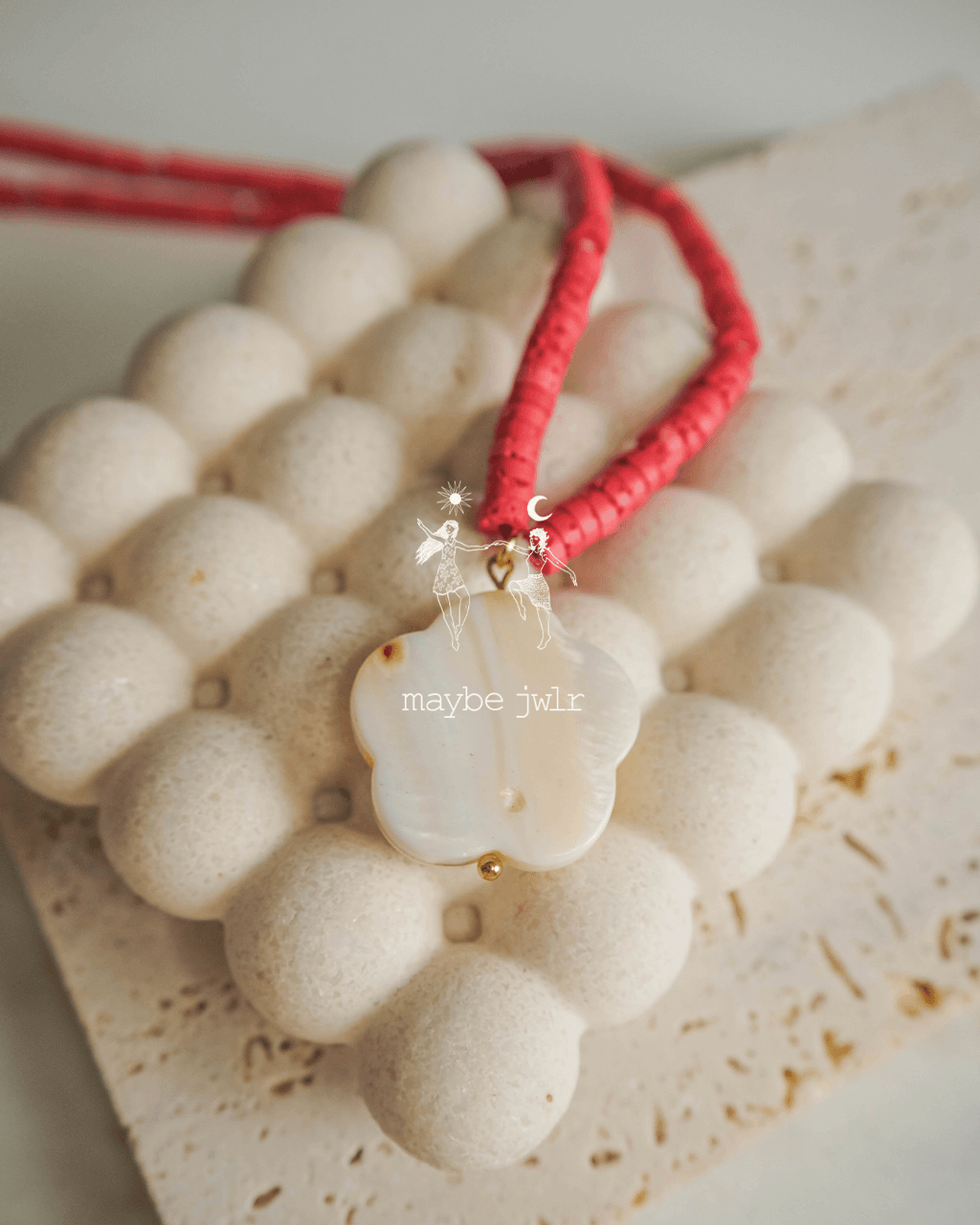 SINA naszyjnik z lawy wulkanicznej z kwiatem