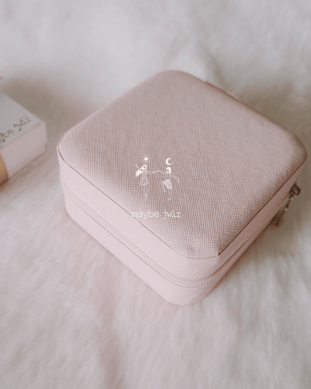 Mała szkatułka pudełko organizer na biżuterie