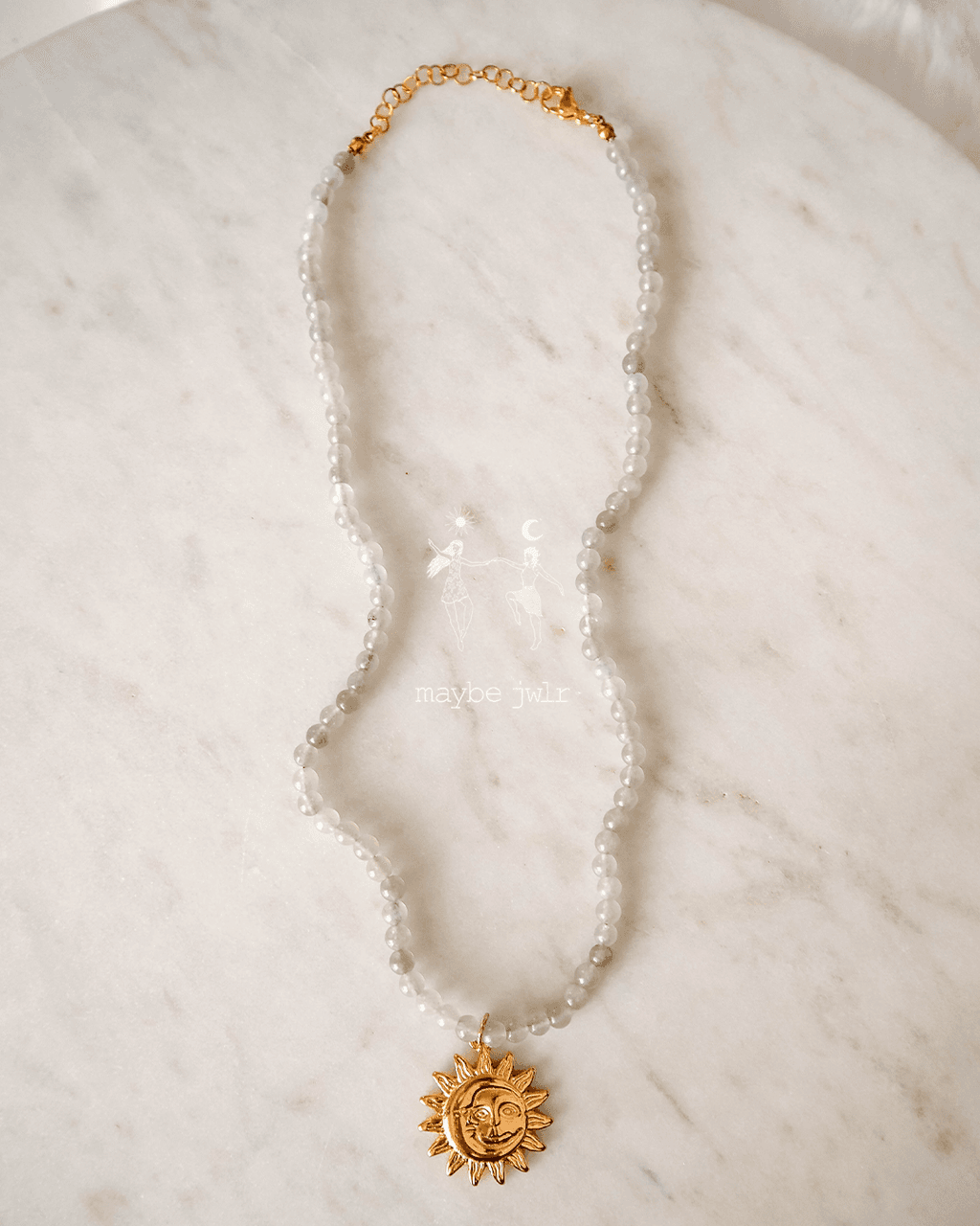 Szary naszyjnik z zawieszką Sun