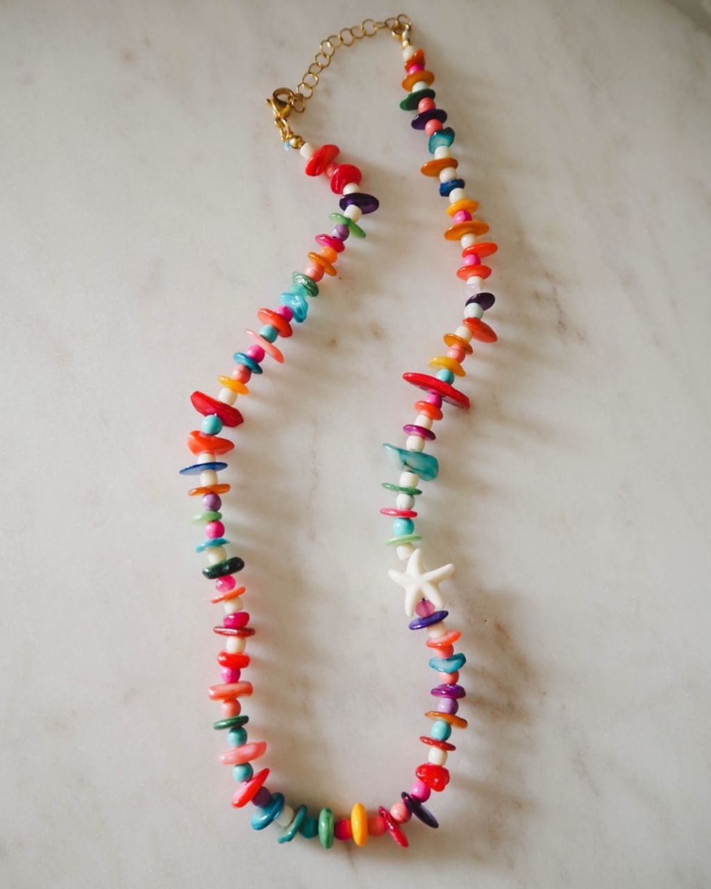 Nieregularny naszyjnik z muszli z rozgwiazdą