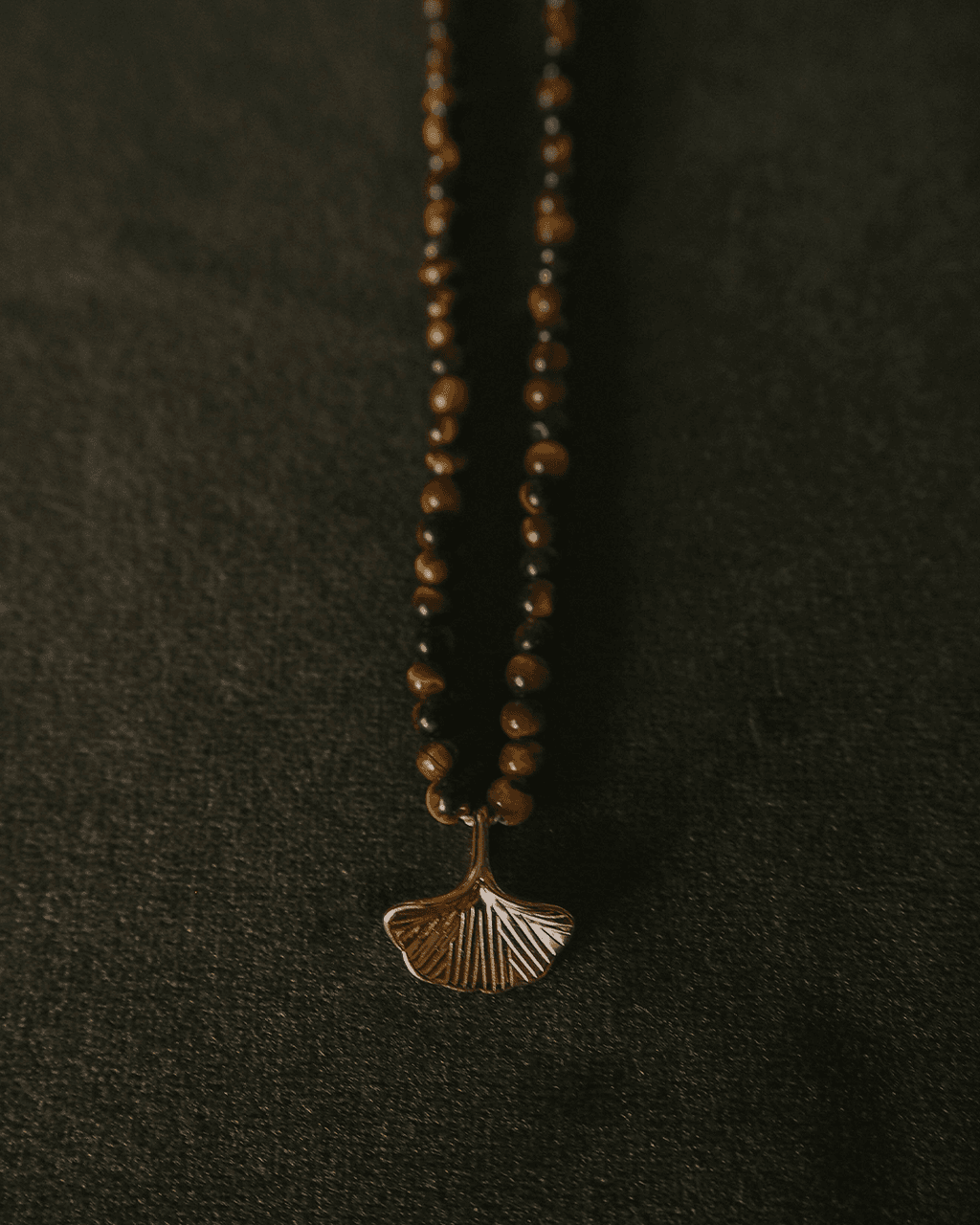 Naszyjnik z tygrysiego oka z miłorzębem