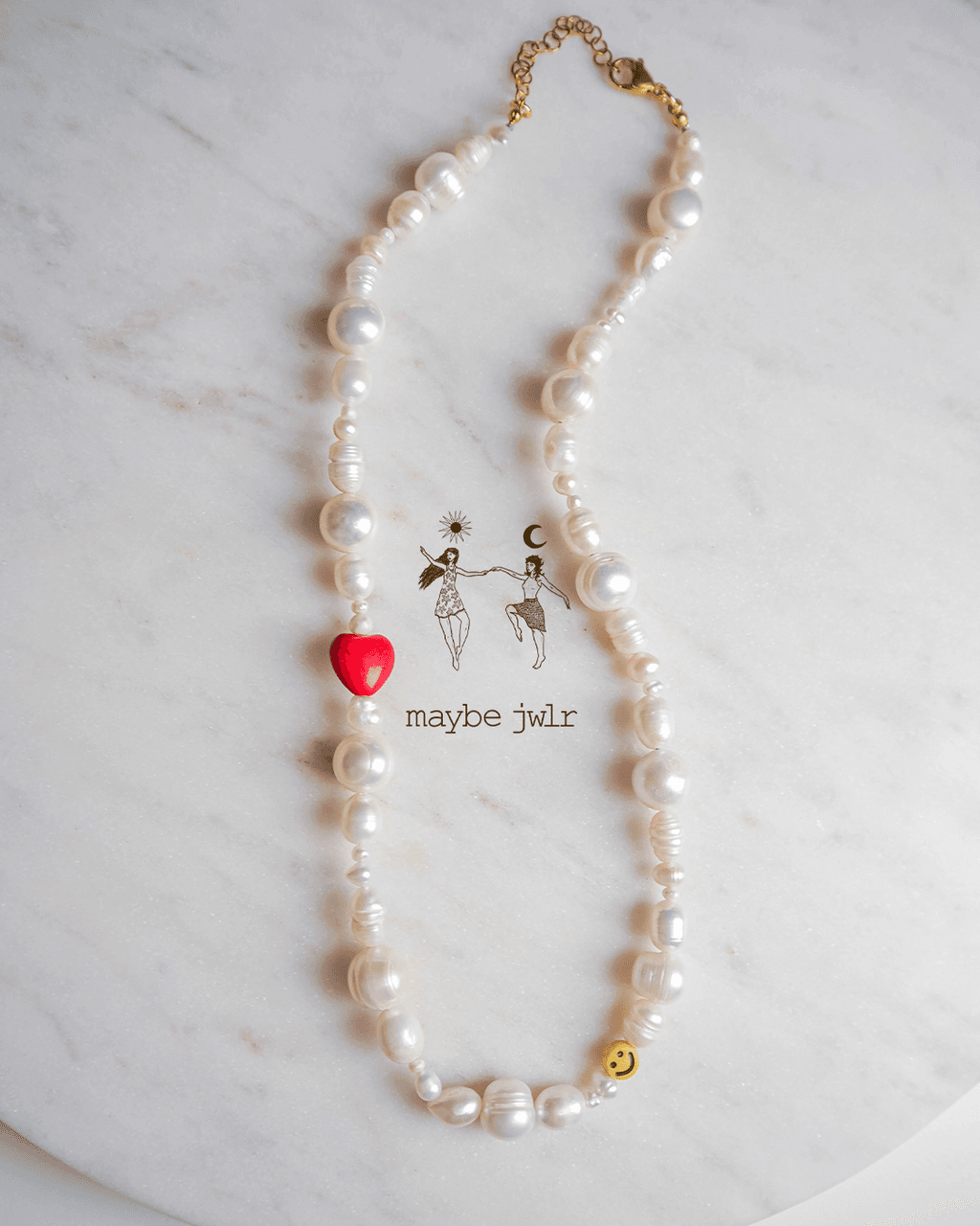 Nieregularny naszyjnik z pereł z sercem i uśmiechem