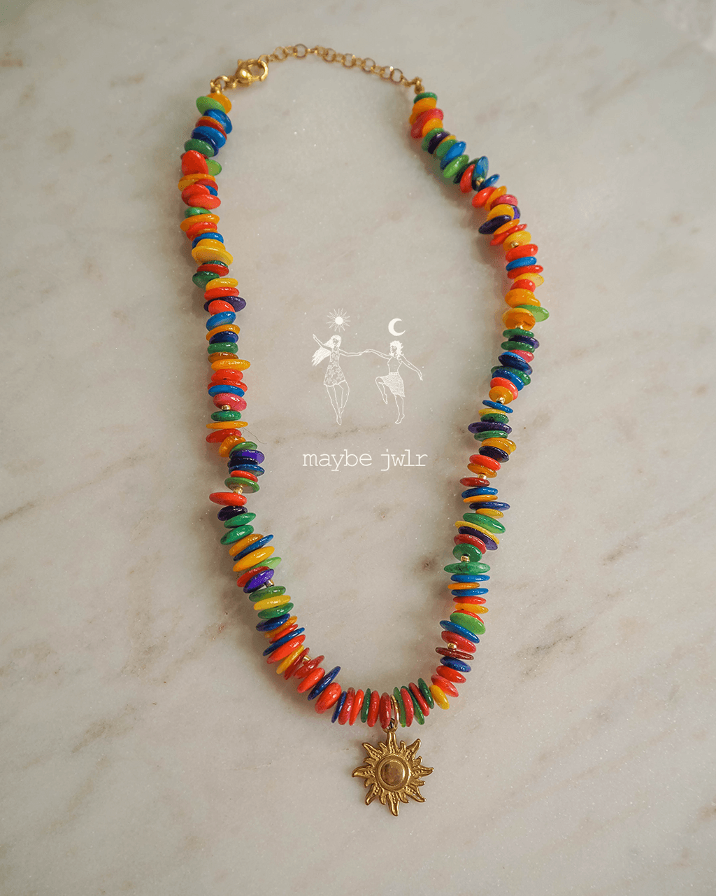 Naszyjnik z nieregularnych muszli z zawieszką