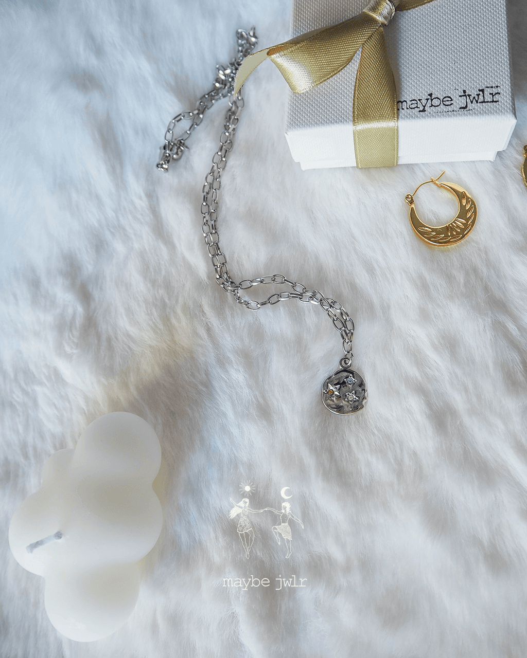 Łańcuszek srebrny medalik z motywem gwiazd