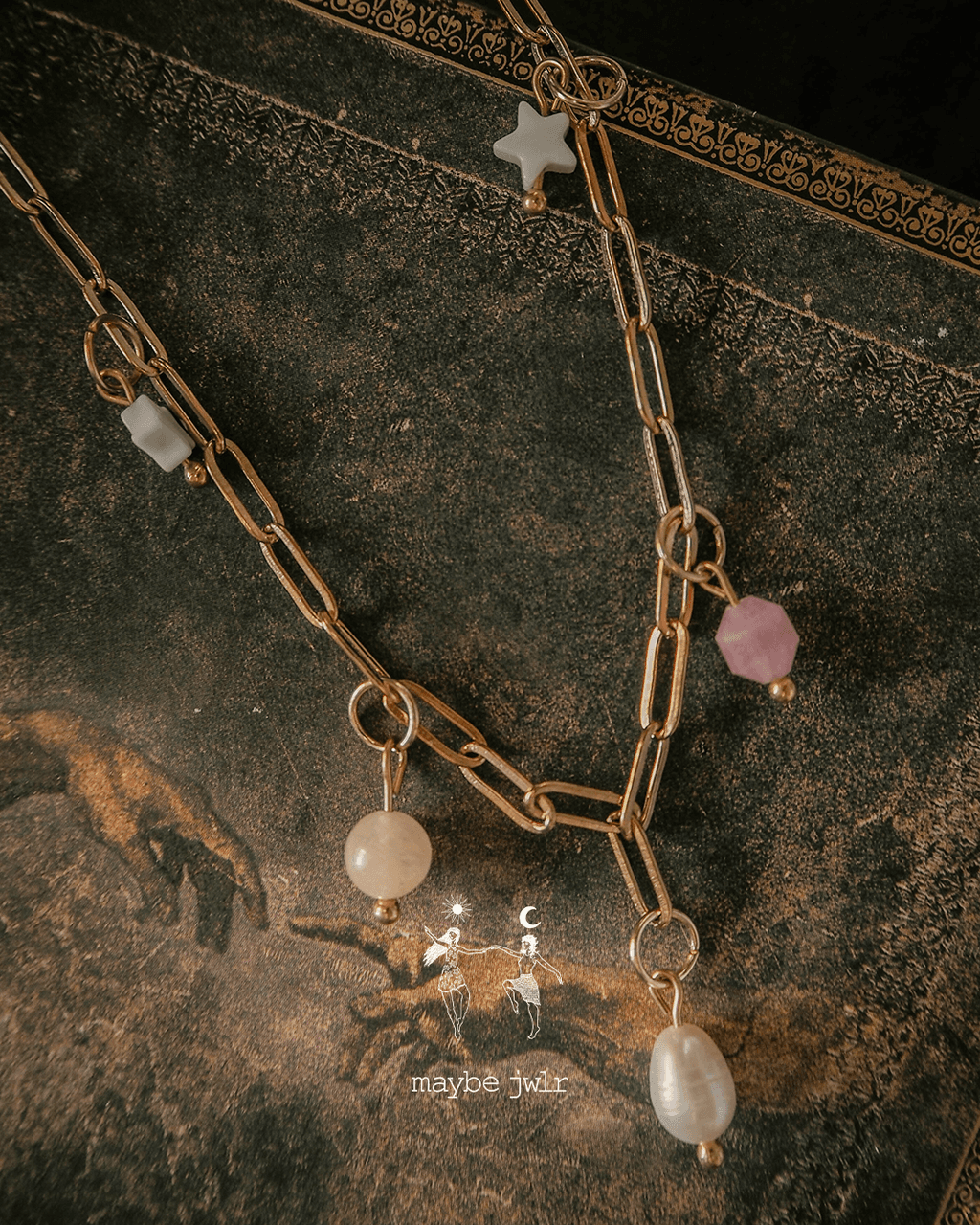 Naszyjnik z zawieszkami z kamieni