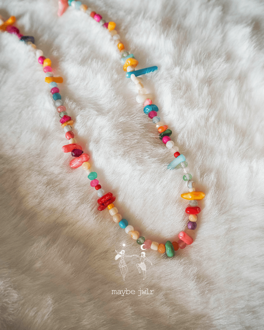 Naszyjnik z nieregularnych kamieni