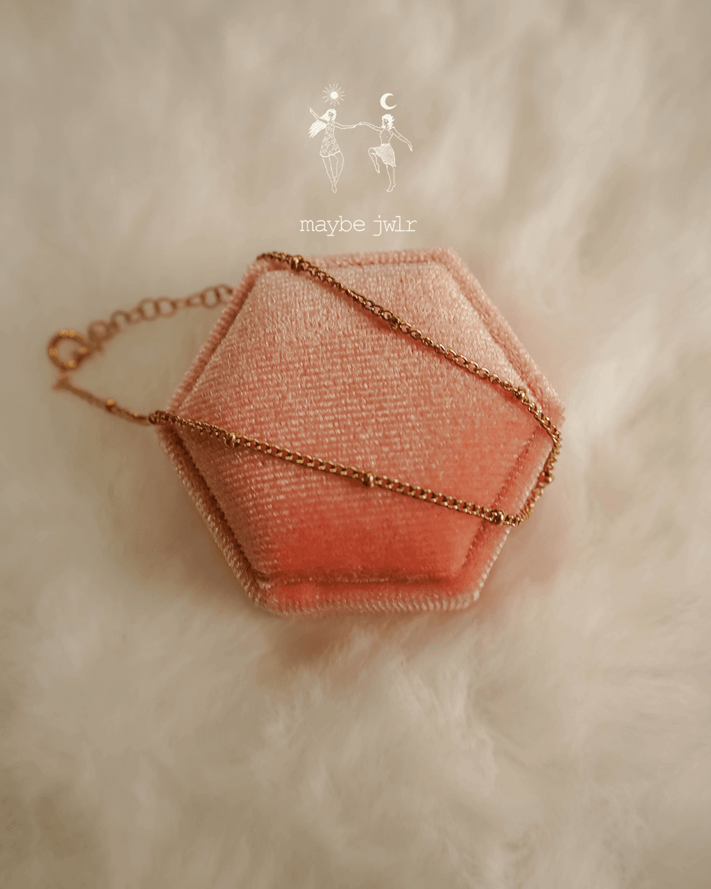 Bransoletka ze złotymi kuleczkami