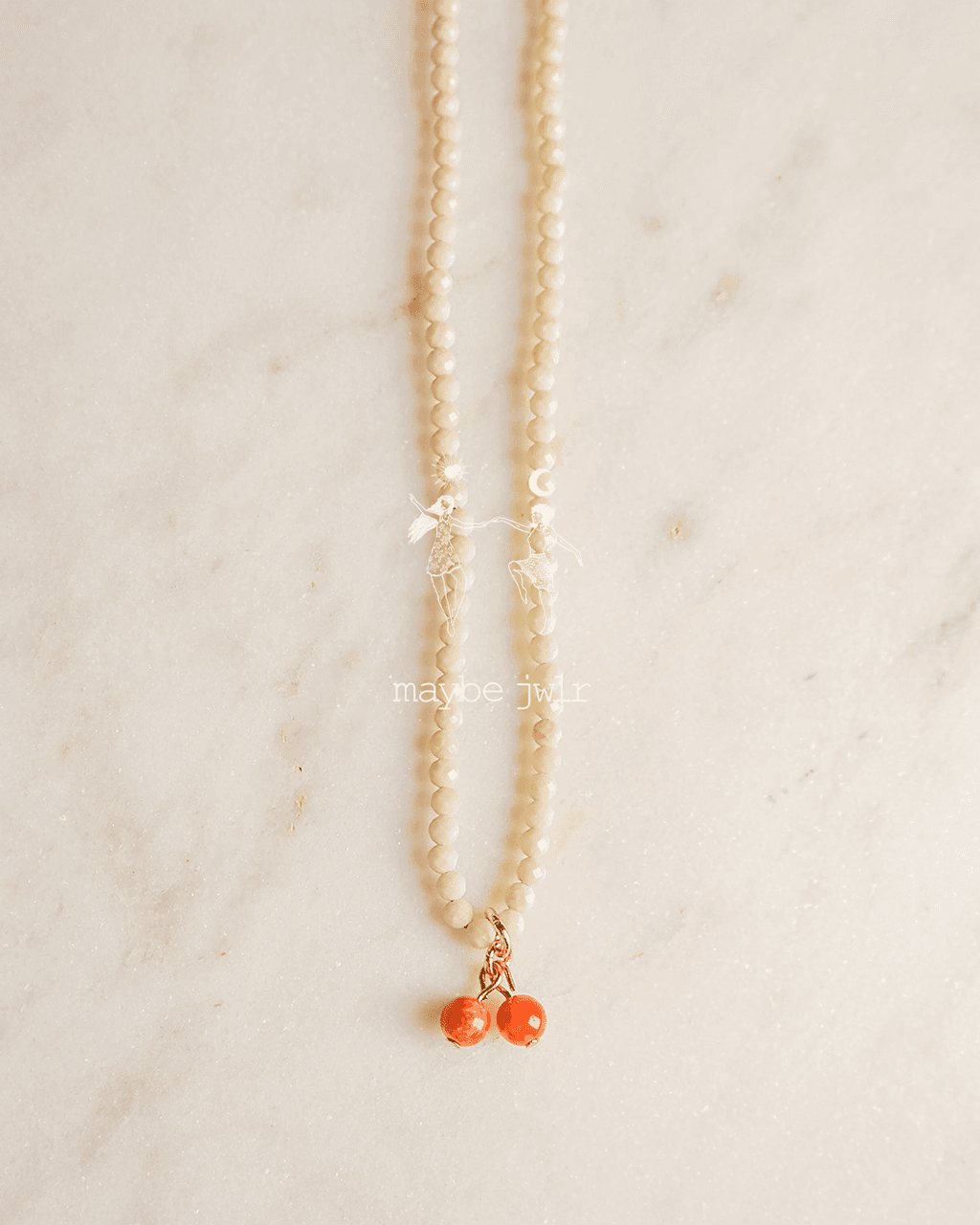 Naszyjnik z jasnych kamieni rzecznych z jarzębinką