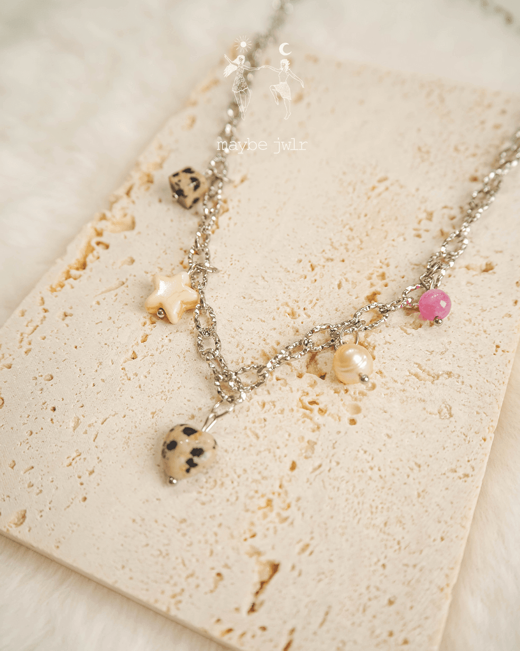  Srebrny naszyjnik z zawieszkami z kamieni