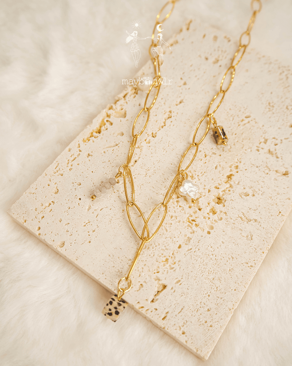 Naszyjnik z zawieszkami z kamieni