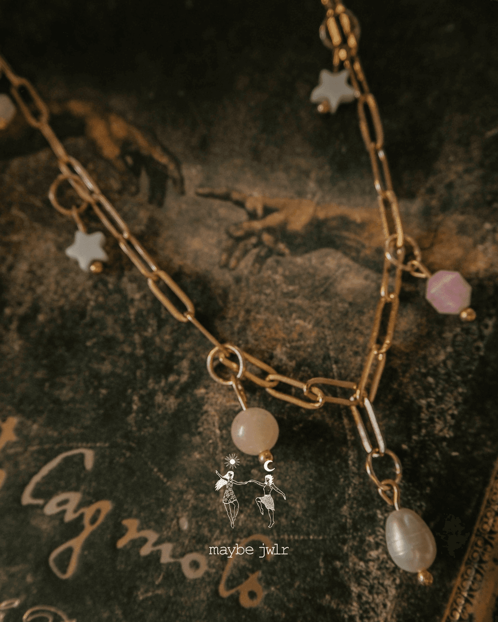 Naszyjnik z zawieszkami z kamieni