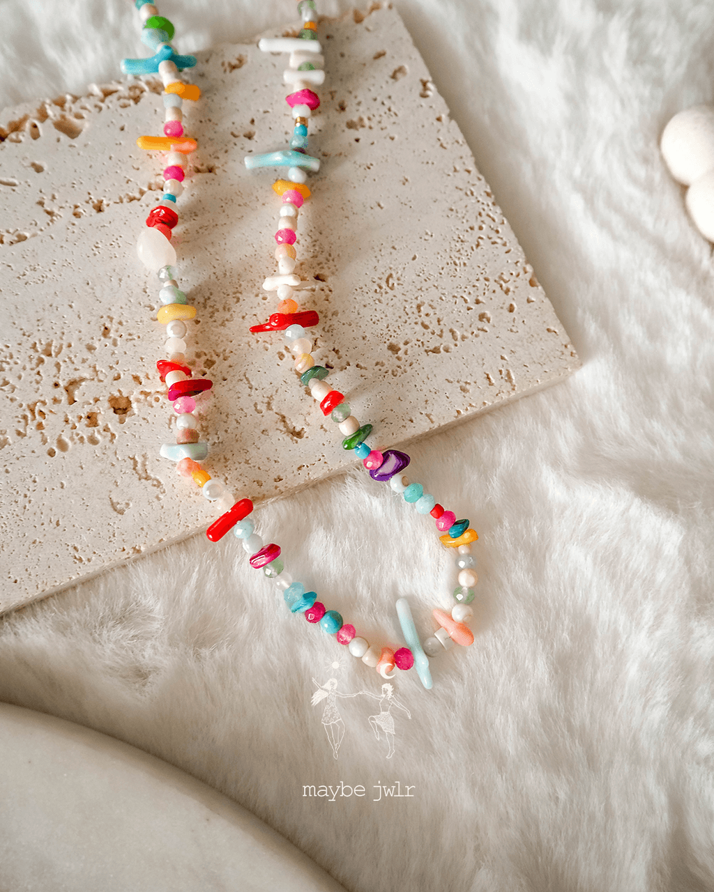 Nieregularny naszyjnik z muszli i kamieni