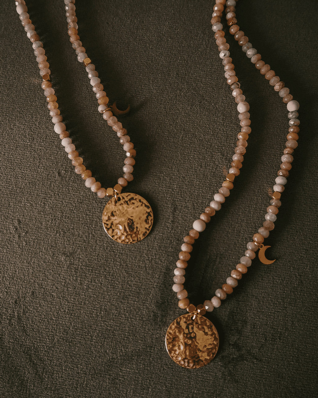 Naszyjnik z młotkowaną monetą