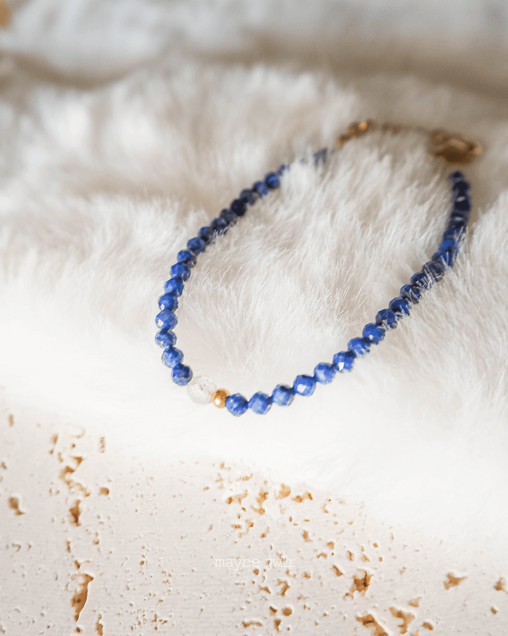 Bransoletka z niebieskich kamieni lapis lazuli