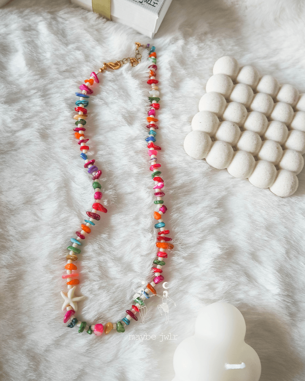 Naszyjnik z nieregularnych kamieni z rozgwiazdą