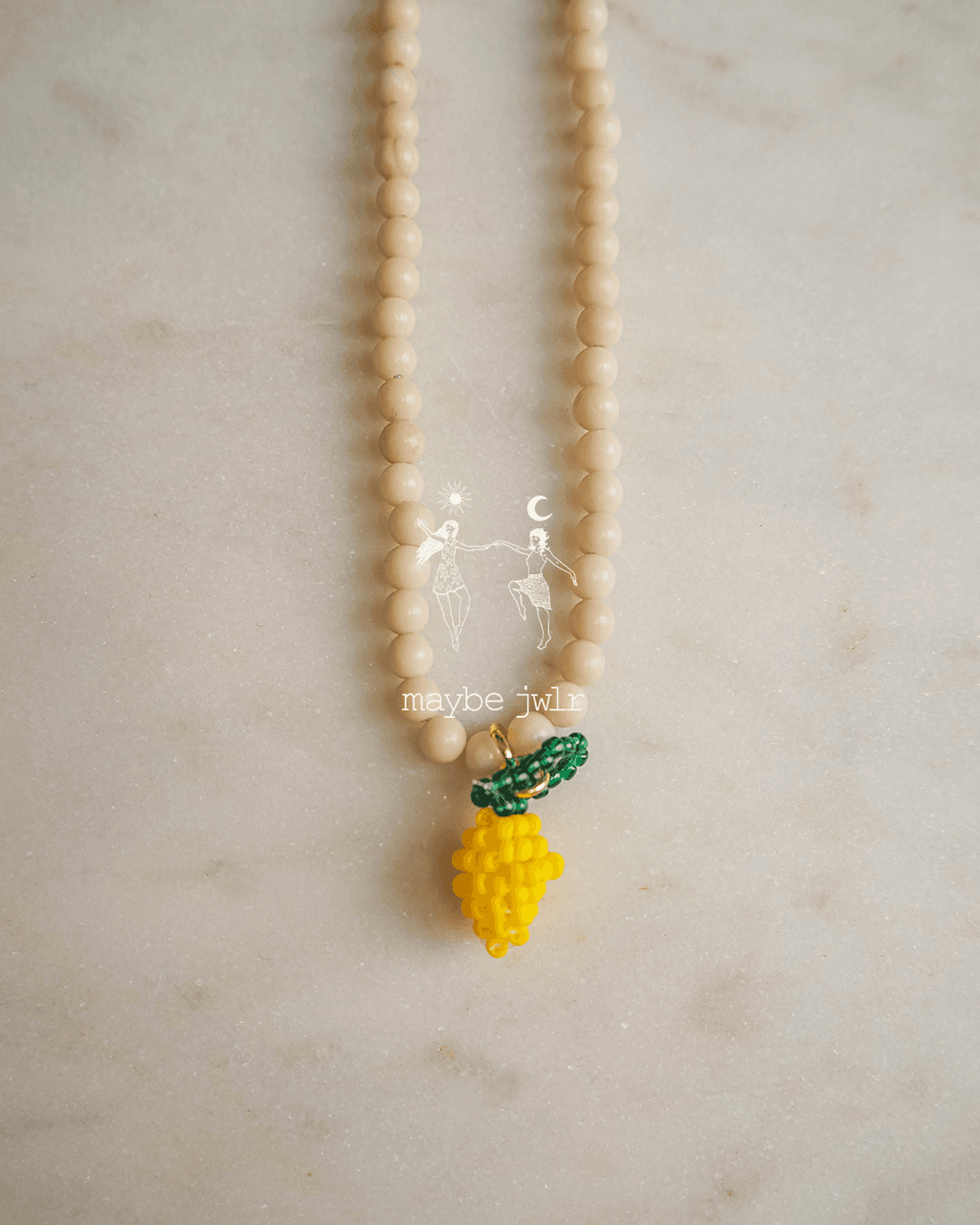 Naszyjnik z jasnych kamieni rzecznych z cytrynką