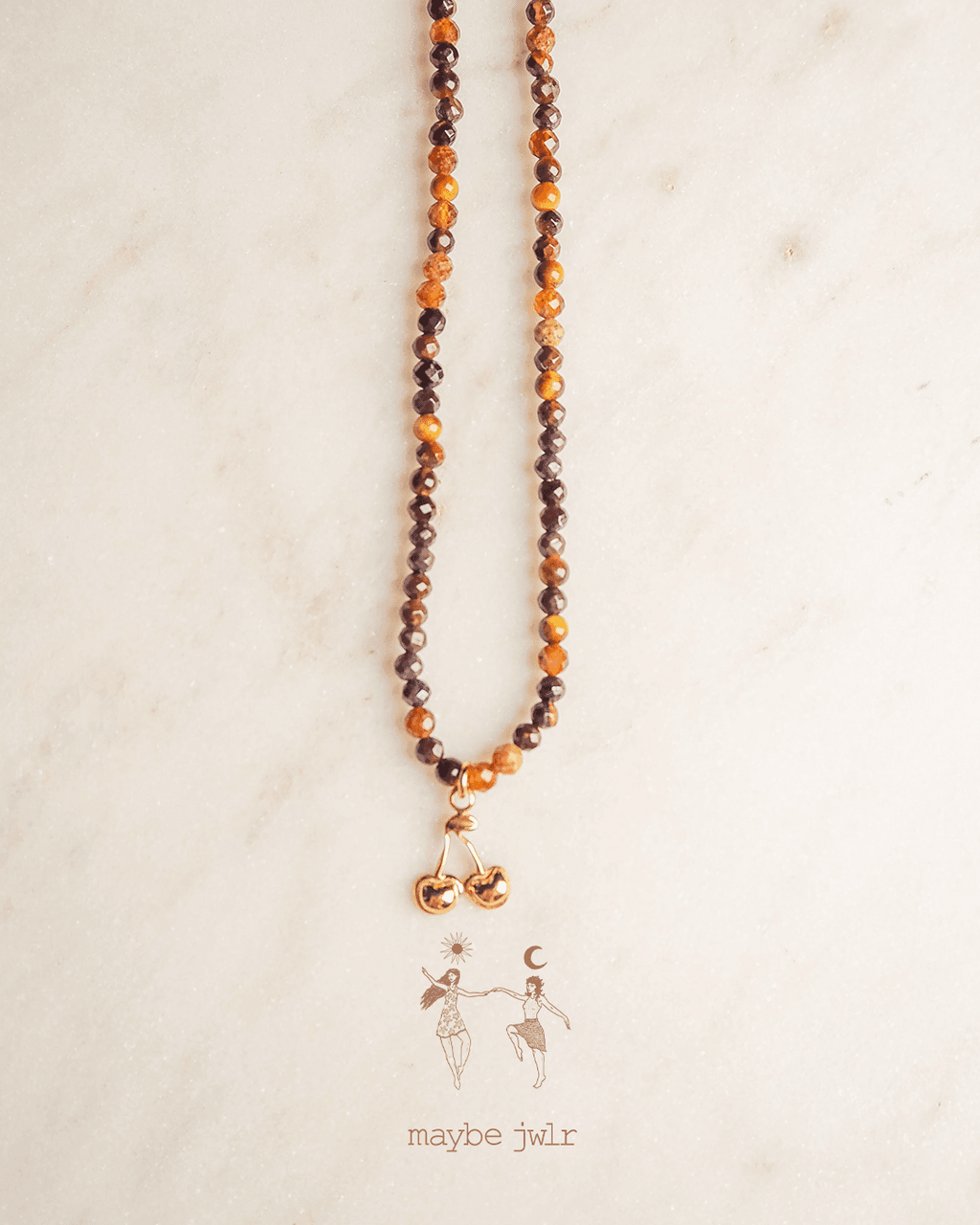 Naszyjnik z rudych kamieni z wisienkami