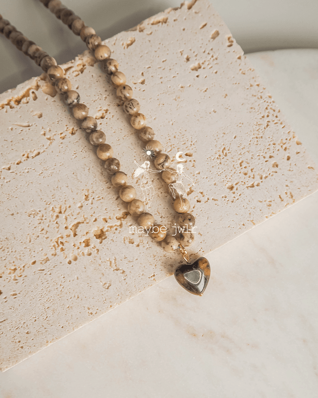  Naszyjnik z jasnych kamieni agat z serduszkiem