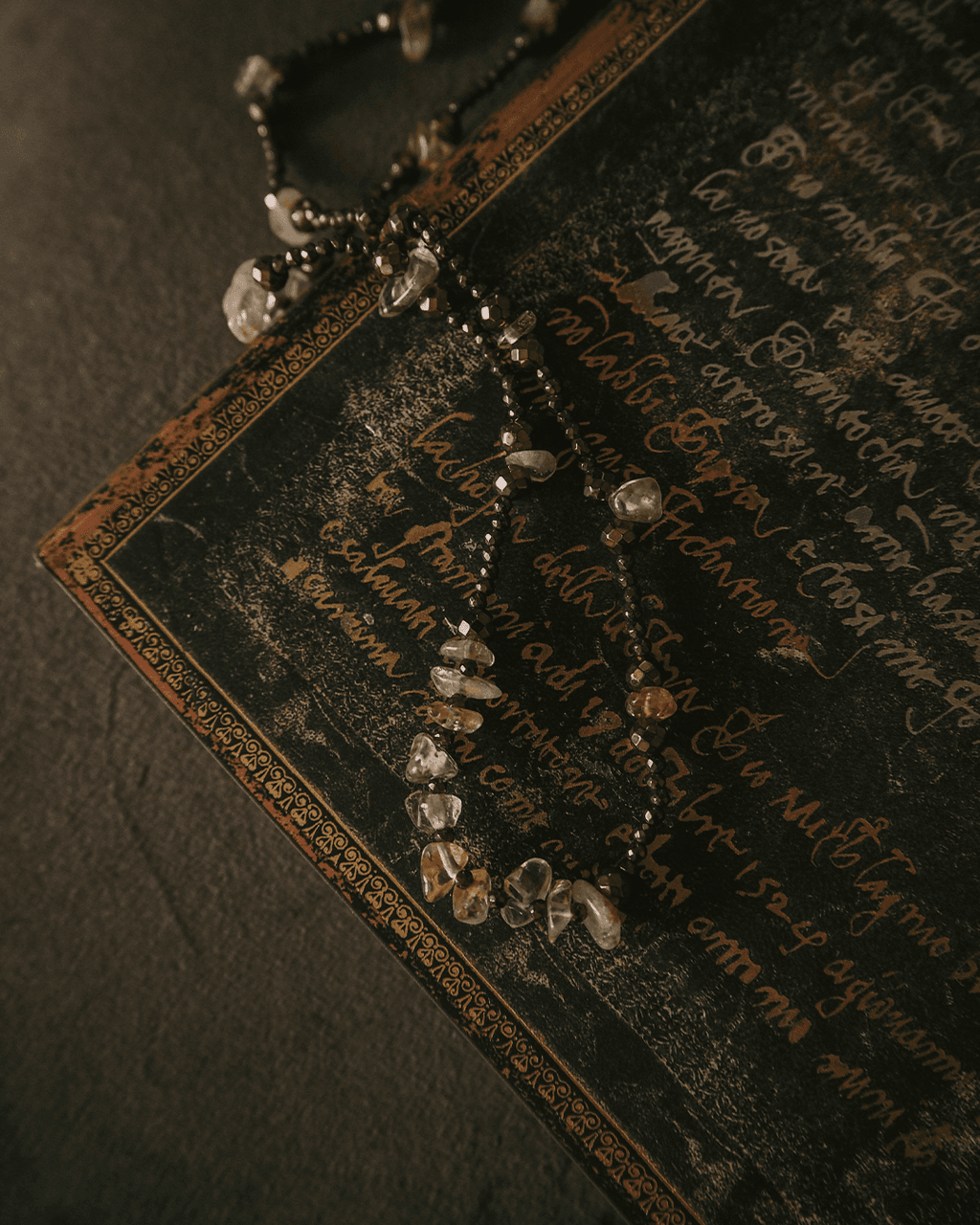 Naszyjnik z nieregularnych kamieni Honey