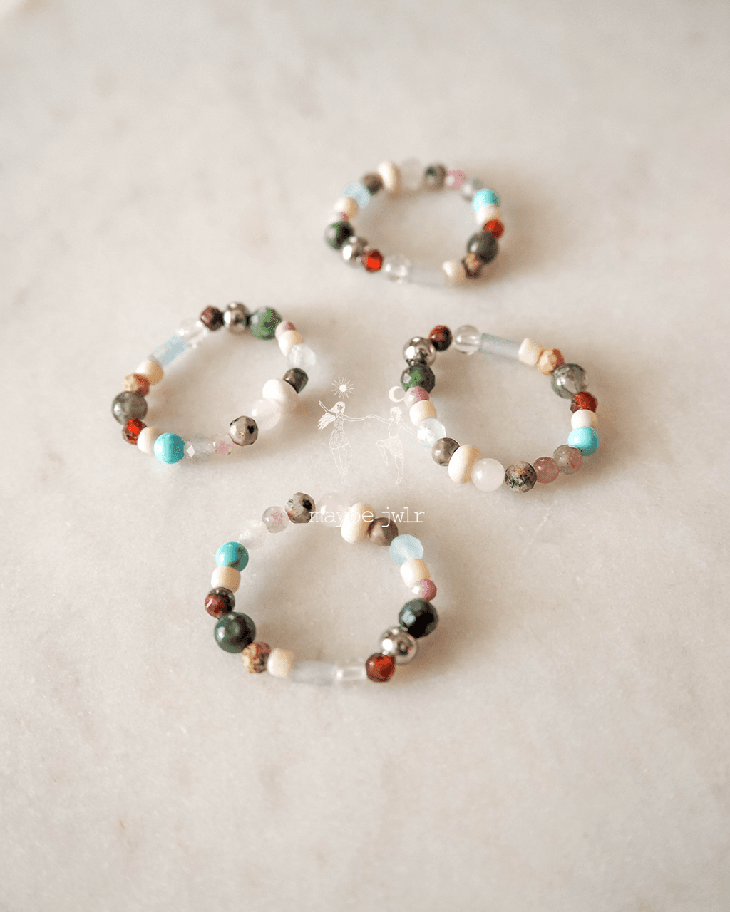 Funky pierścionek z kamieniem