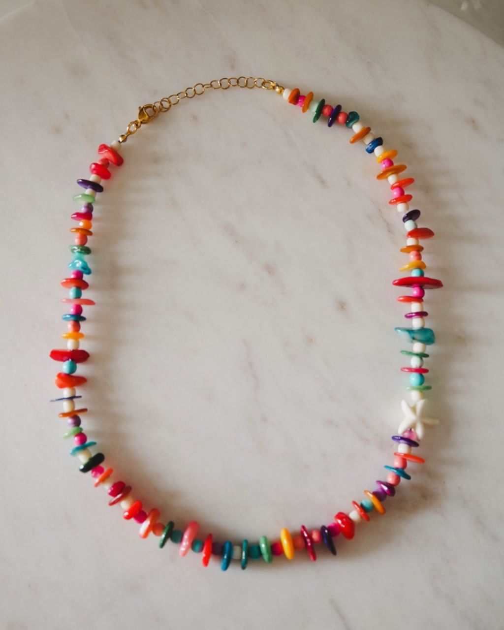 Nieregularny naszyjnik z muszli z rozgwiazdą