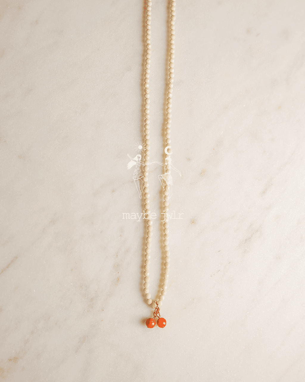 Naszyjnik z jasnych kamieni rzecznych z jarzębinką