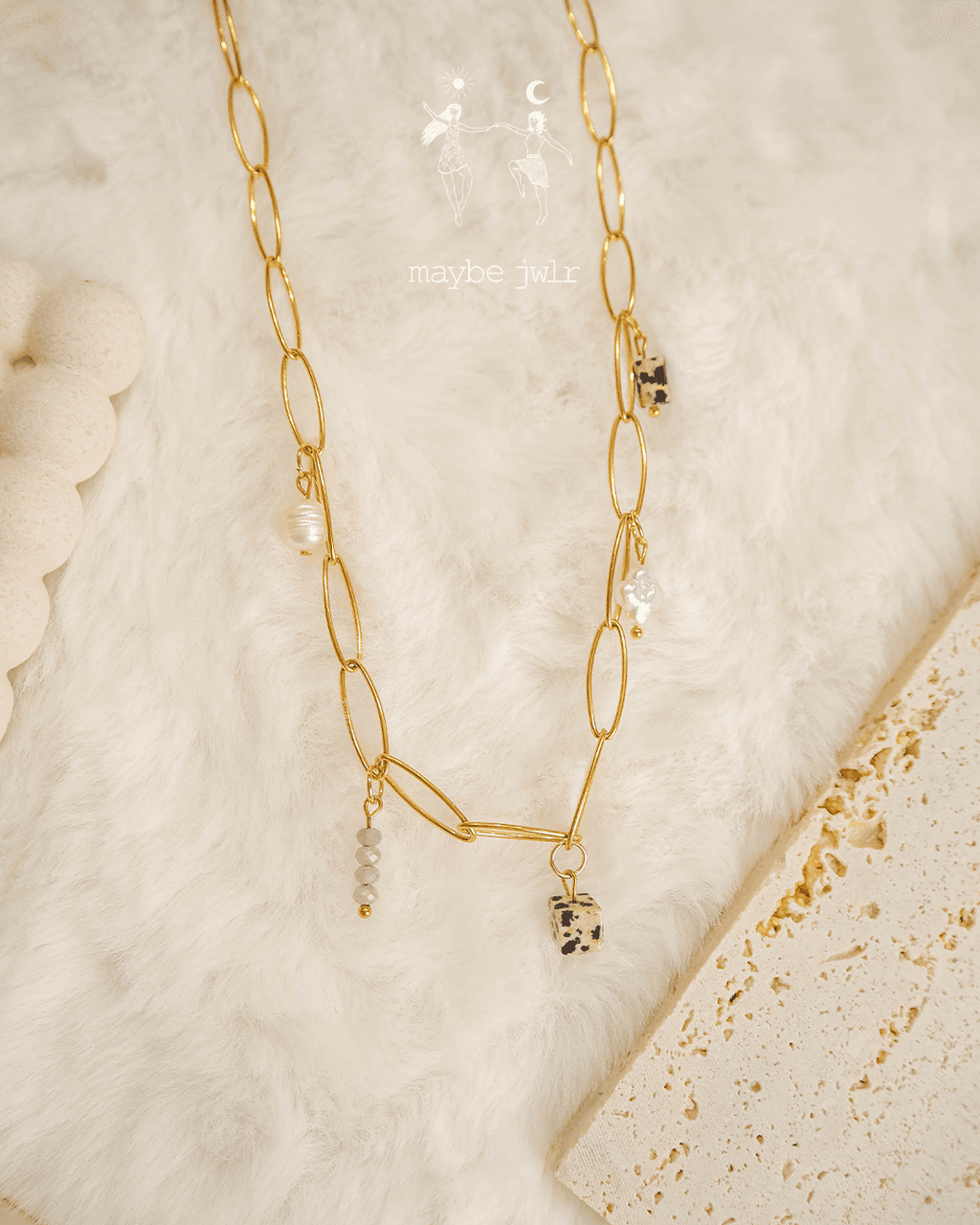 Naszyjnik z zawieszkami z kamieni