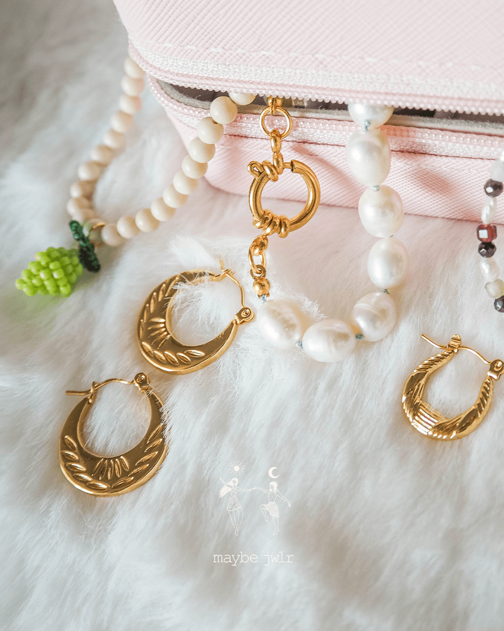 Mała szkatułka pudełko organizer na biżuterie