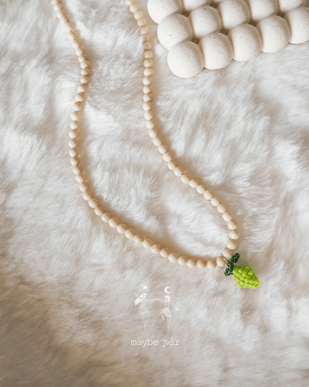 Naszyjnik z owockiem z koralików limonka