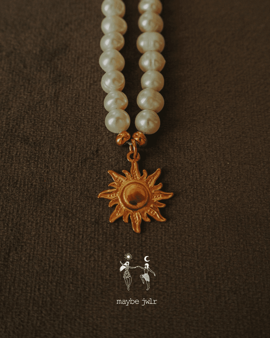 Naszyjnik z pereł ze słoneczkiem