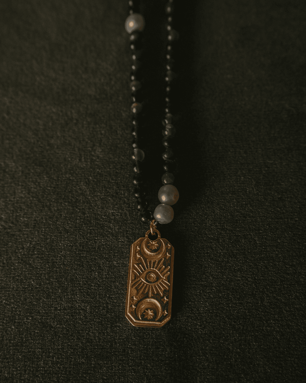 Naszyjnik ze złotego obsydianu z zawieszką