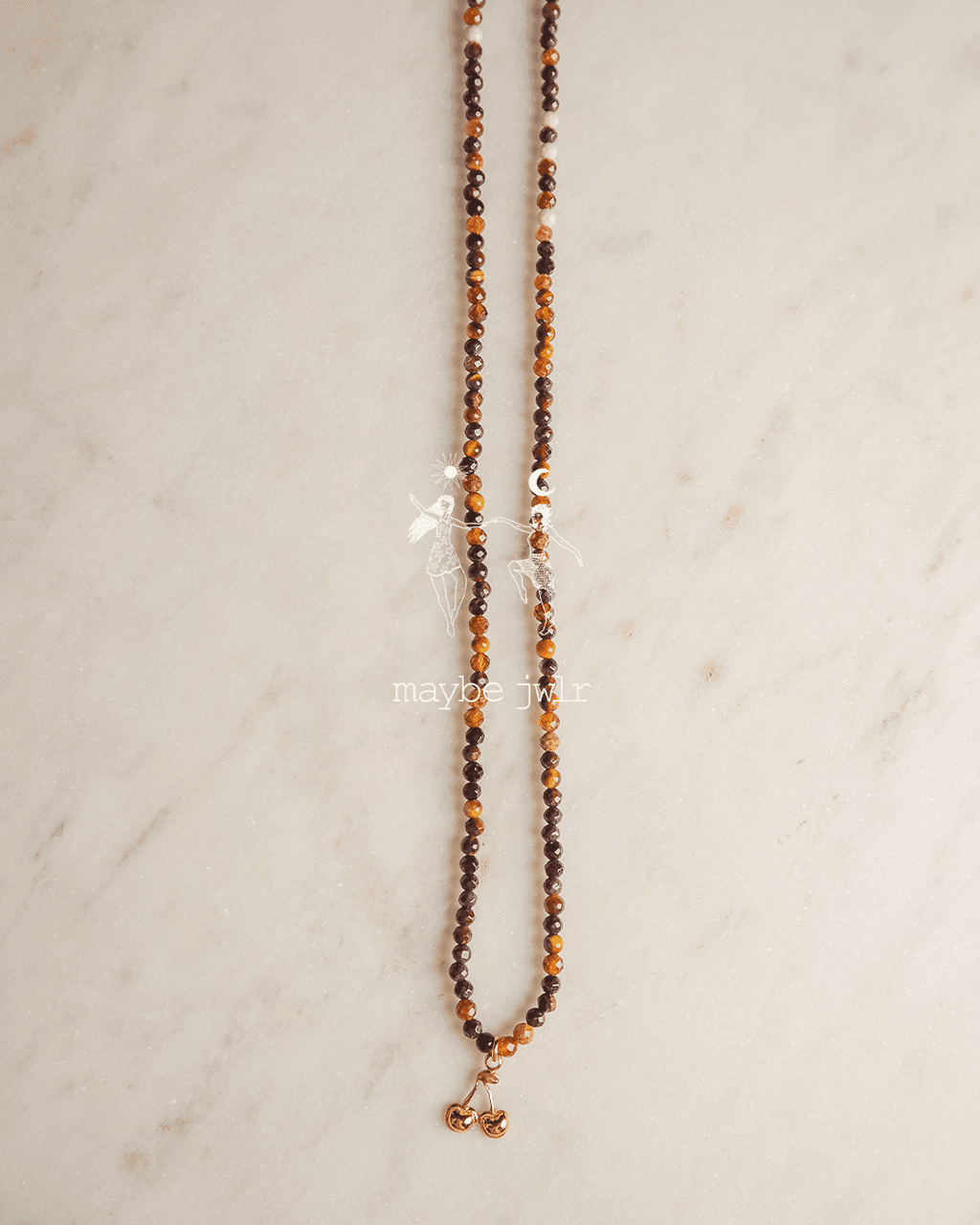 Naszyjnik z rudych kamieni z wisienkami