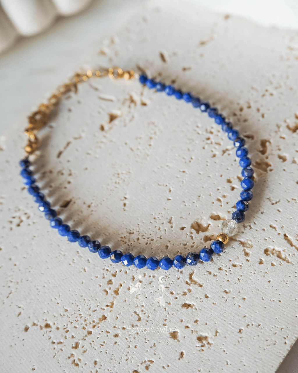 Bransoletka z niebieskich kamieni lapis lazuli